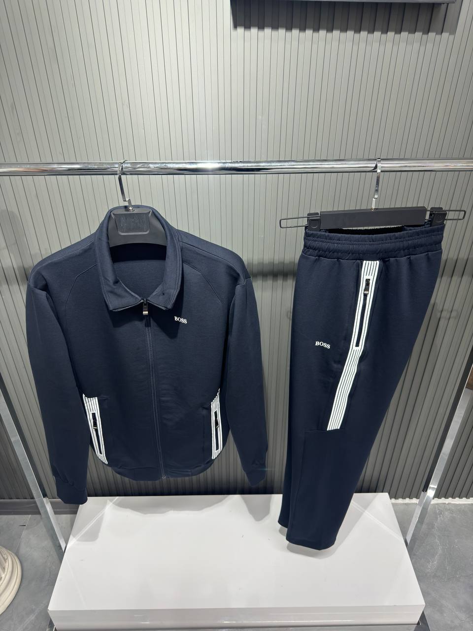 Męski Dres BOSS Style Granatowy – Bluza na Zamek + Spodnie