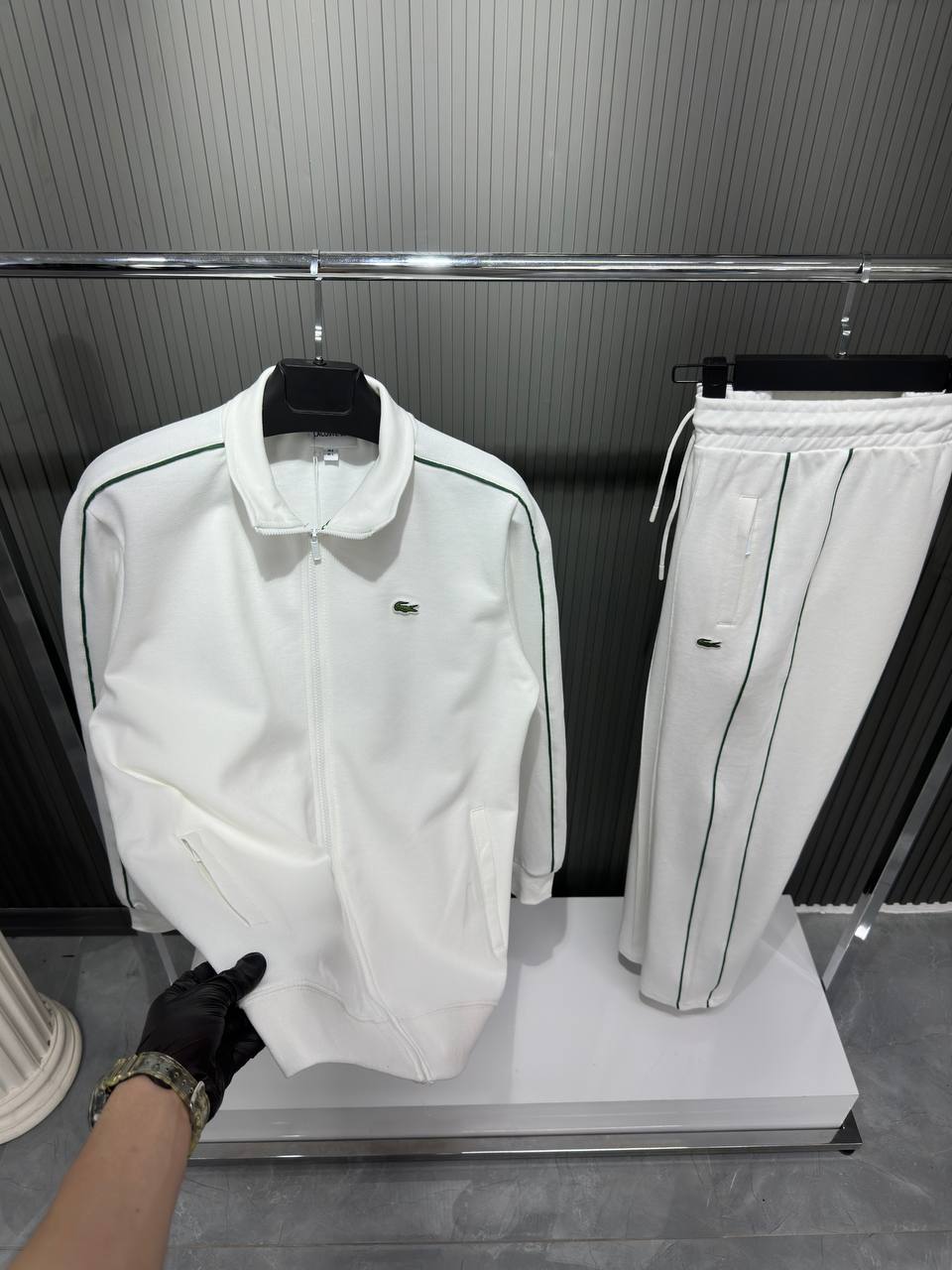 Męski Dres Lacoste Style Biały z Zielonymi Paskami – Bluza na Zamek + Spodnie