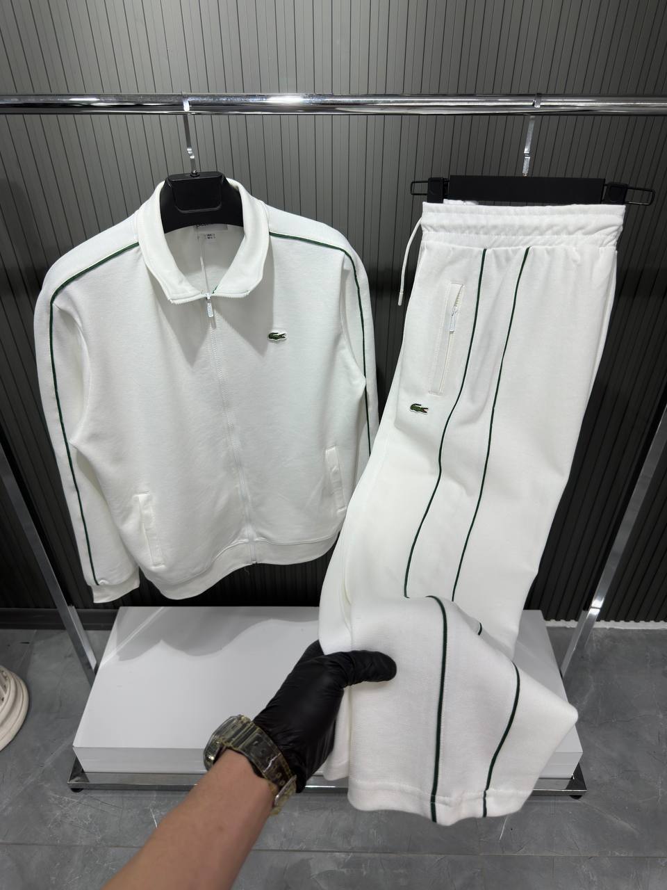 Męski Dres Lacoste Style Biały z Zielonymi Paskami – Bluza na Zamek + Spodnie